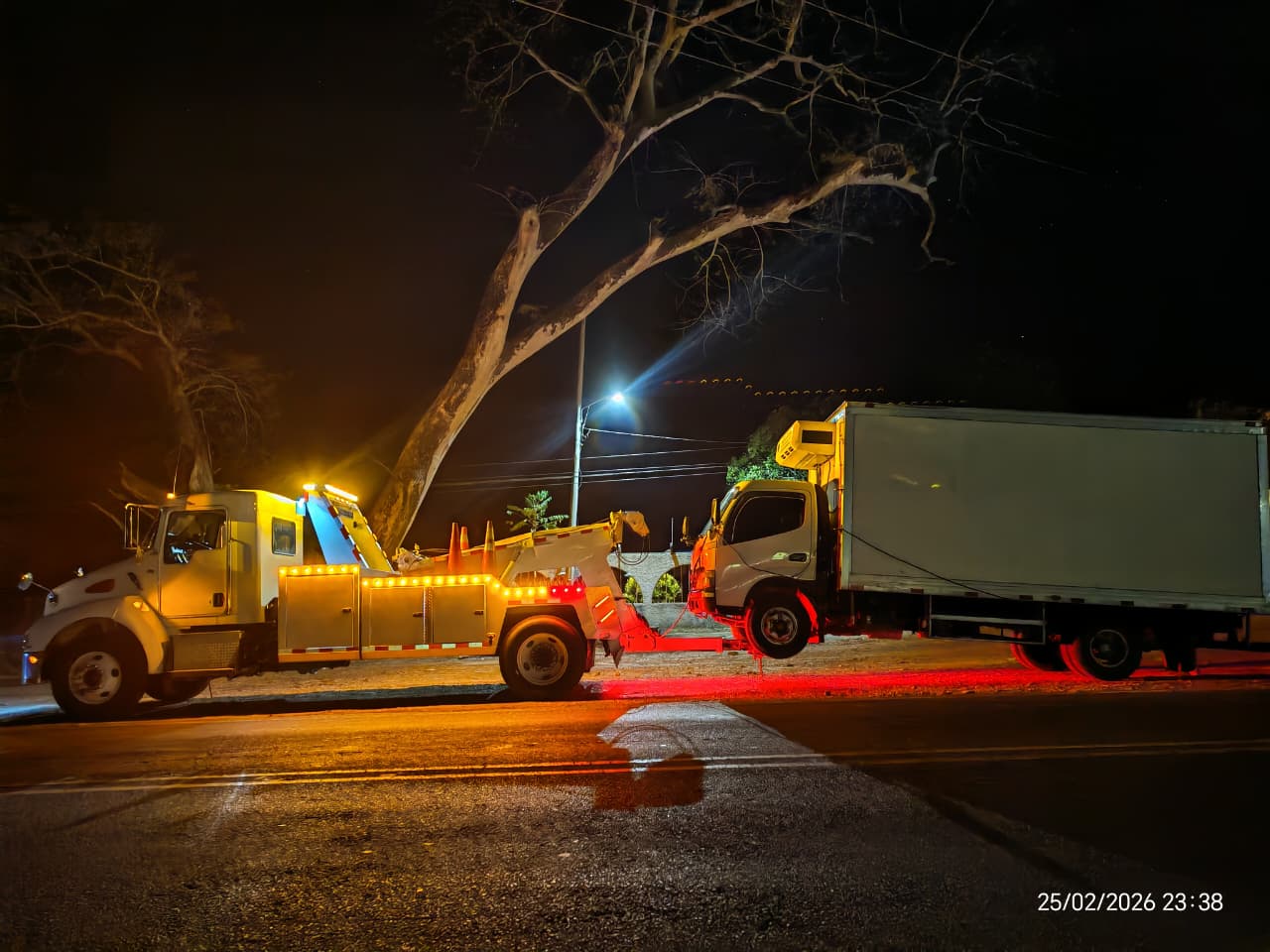 Heavy crane service for trucks and heavy machinery in Guanacaste